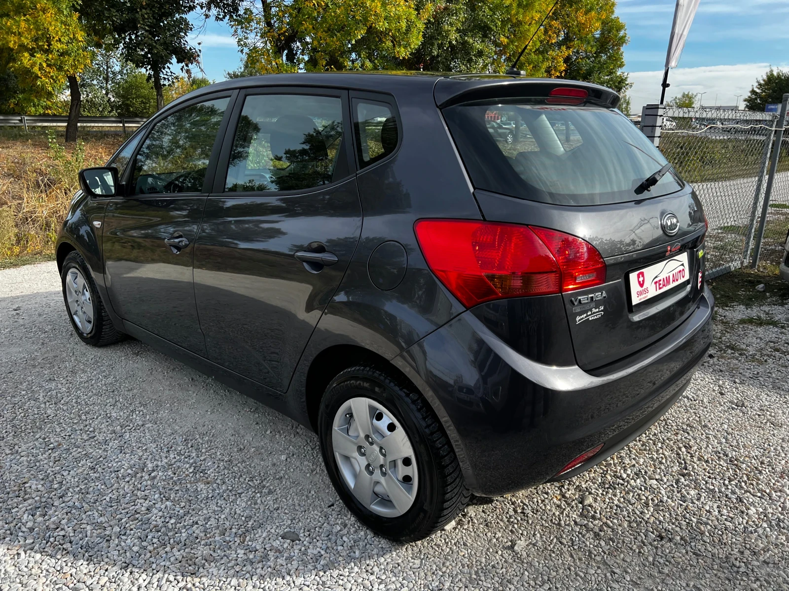 Kia Venga 1.6 CRDI 6-SPEED SWISS EDITION - изображение 6