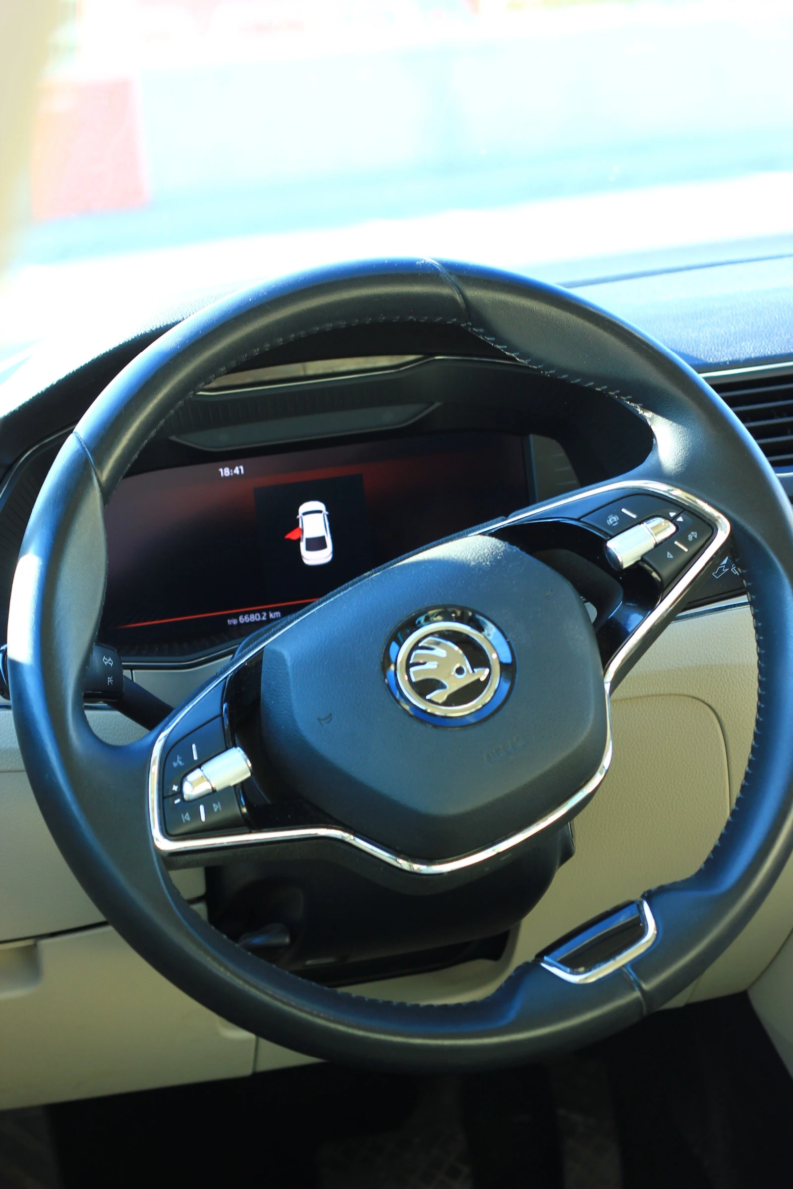Skoda Superb Style Plus 2.0 бензин 190кс. - изображение 5