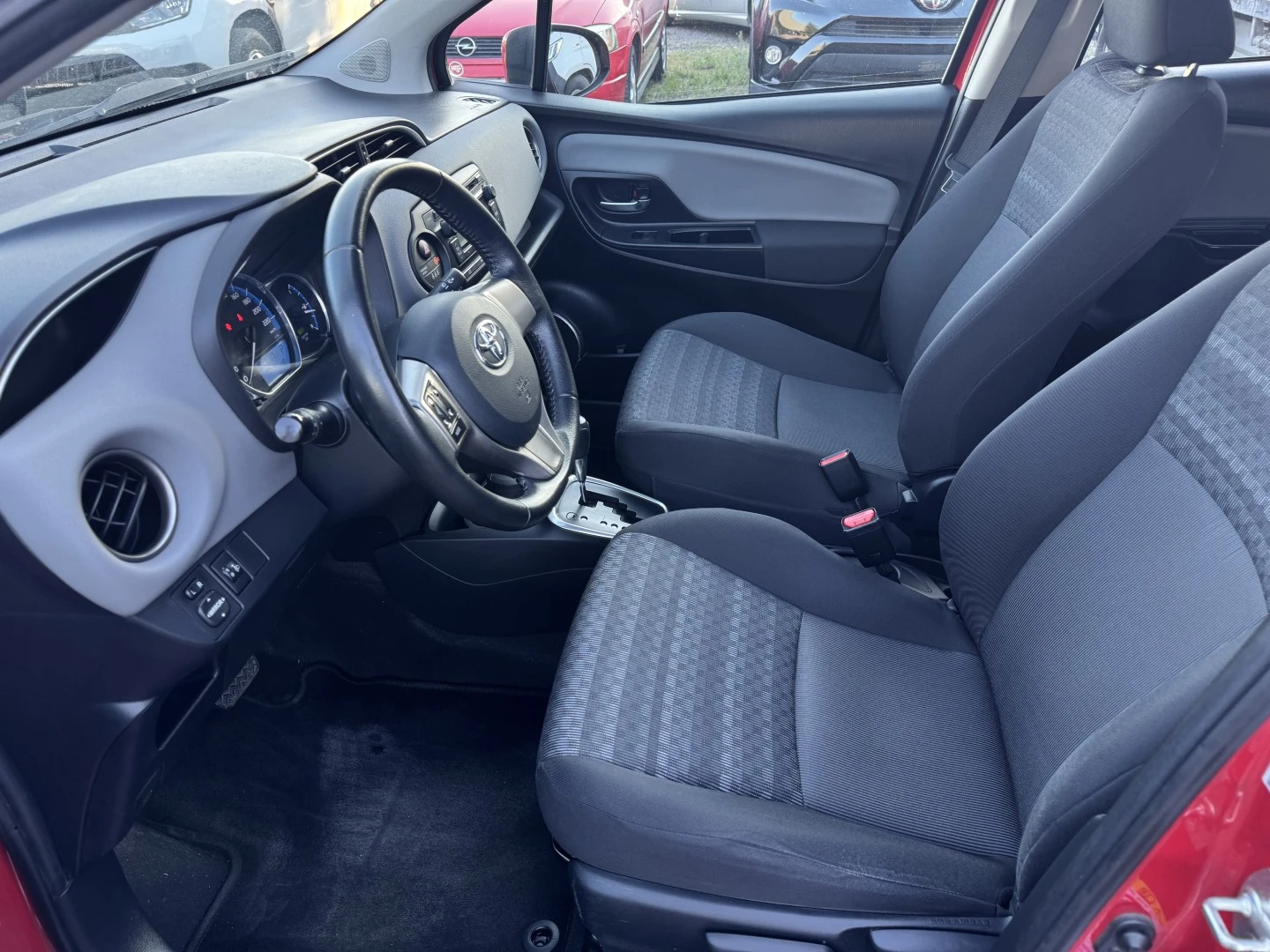 Toyota Yaris 1.5i Hybrid | Mobile.bg   12