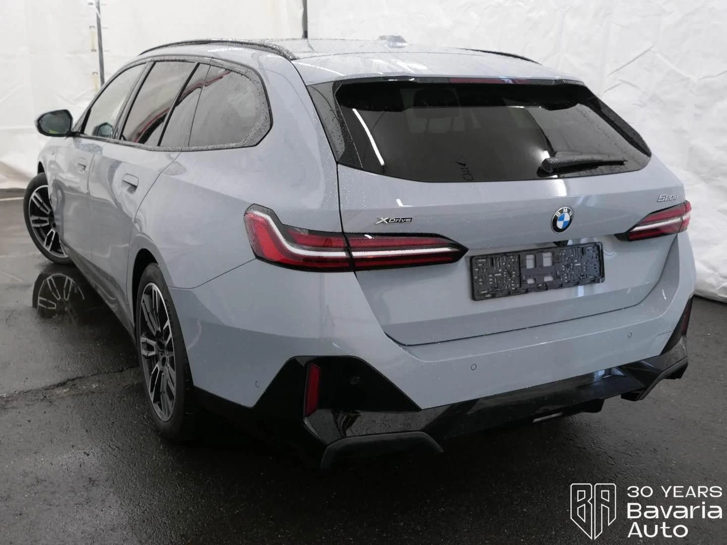 BMW 520 d xDrive Touring M Sport Paket Steptronic - изображение 2