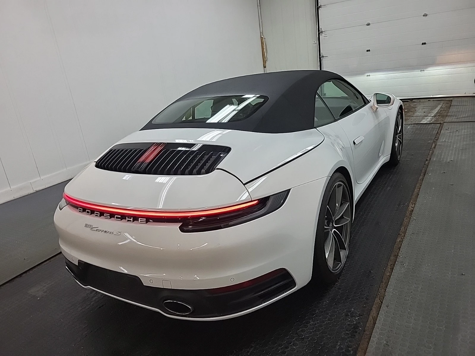 Porsche 911 3L 6cyl Rear Wheel Drive - изображение 3