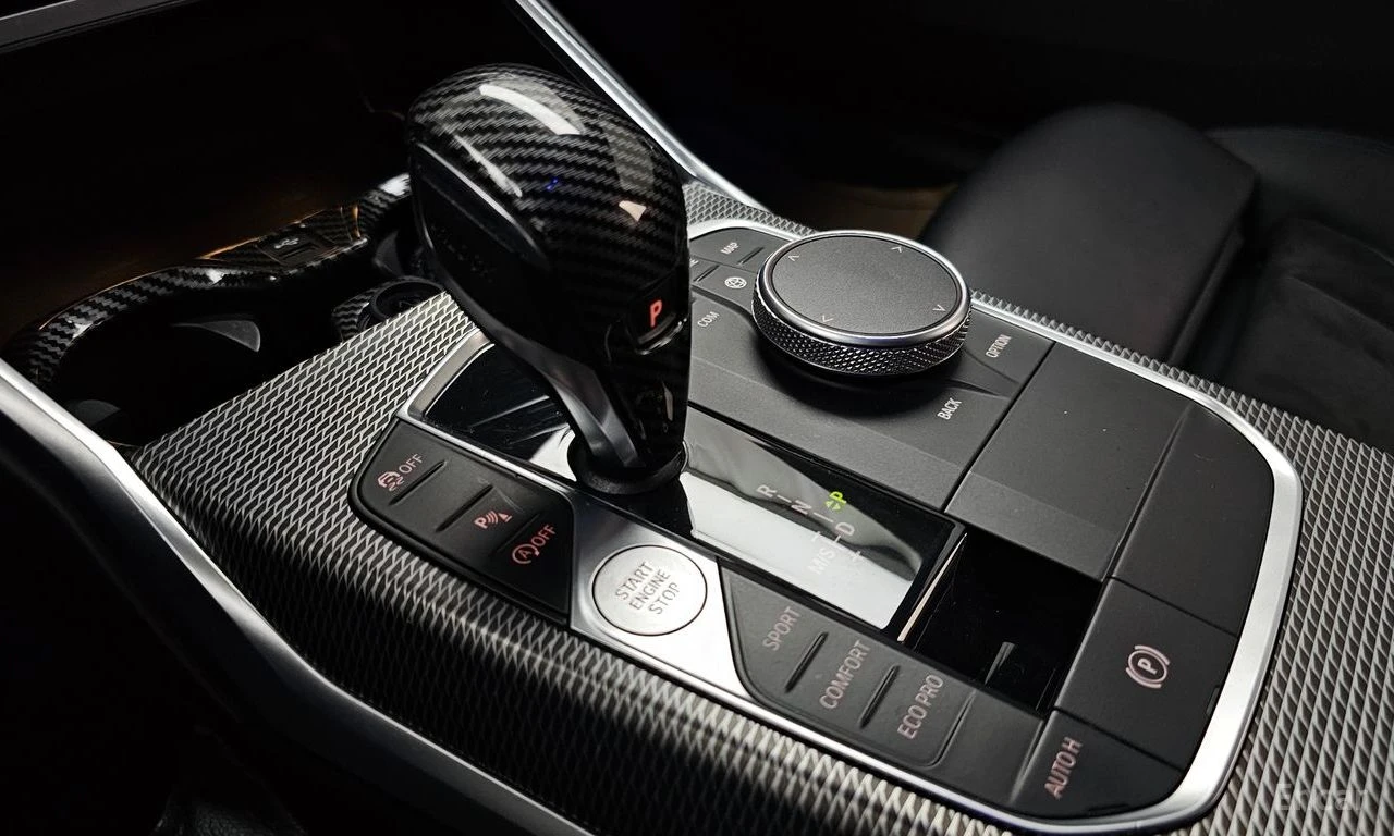 BMW 320 d M Sport* HEAD-UP* CARBON* КАМЕРА* ПОДГРЕВ* , снимка 14 - Автомобили и джипове - 54909973