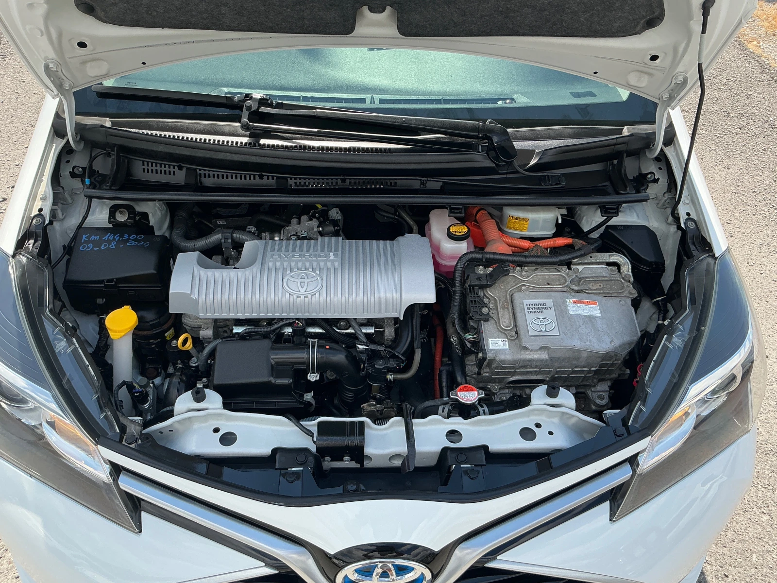 Toyota Yaris 1.5 HYBRID, снимка 9 - Автомобили и джипове - 55182310