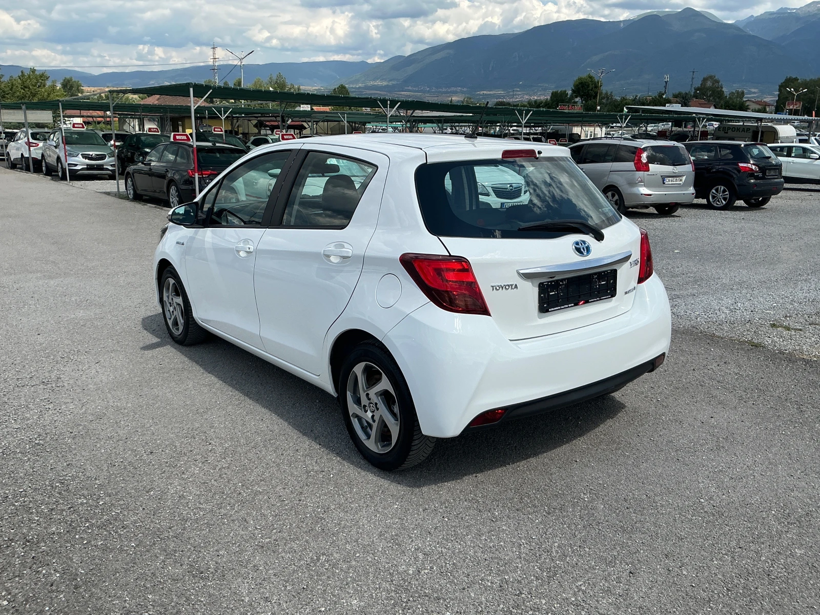 Toyota Yaris 1.5 HYBRID, снимка 6 - Автомобили и джипове - 55182310