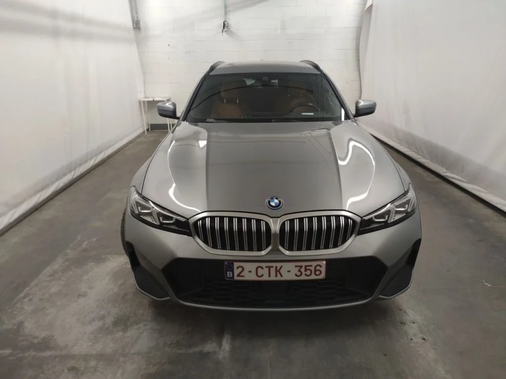 BMW 320 Reeks Touring Leather Navi LED, снимка 2 - Автомобили и джипове - 56288098