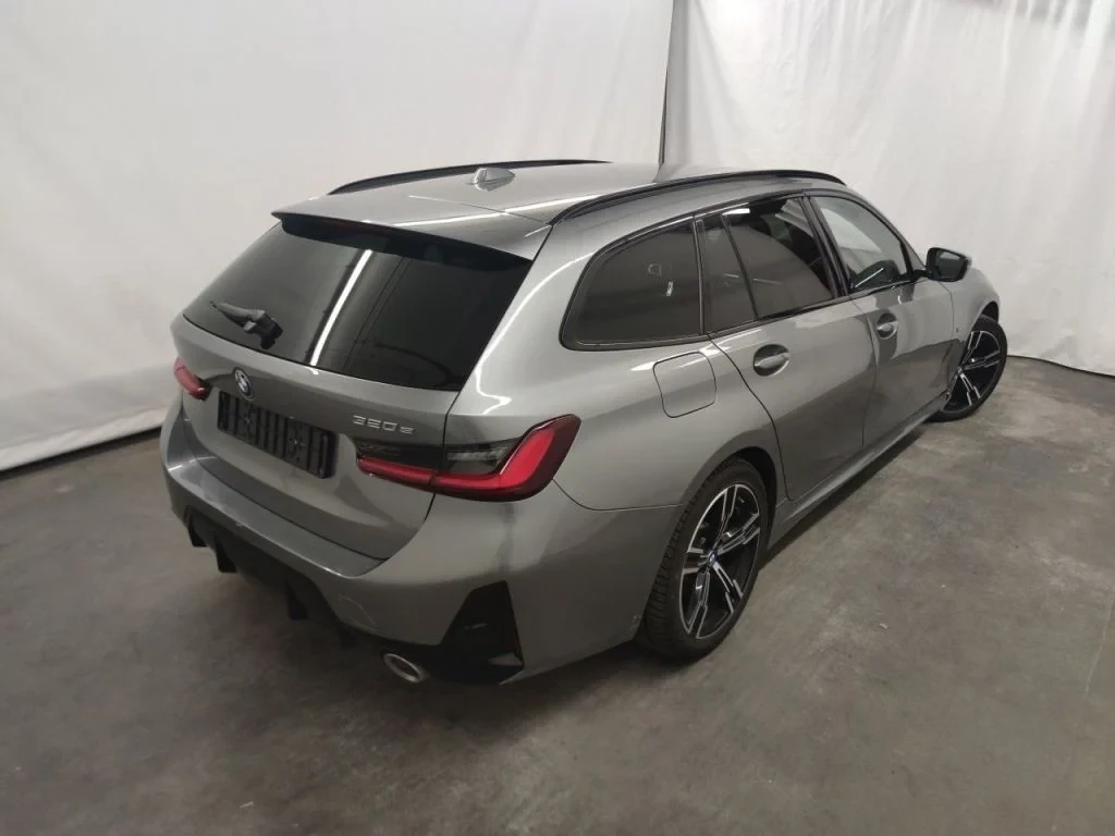 BMW 320 Reeks Touring Leather Navi LED, снимка 6 - Автомобили и джипове - 56288098