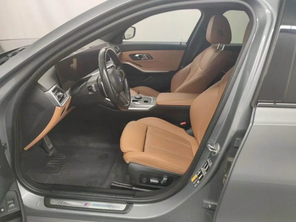BMW 320 Reeks Touring Leather Navi LED, снимка 7 - Автомобили и джипове - 56288098