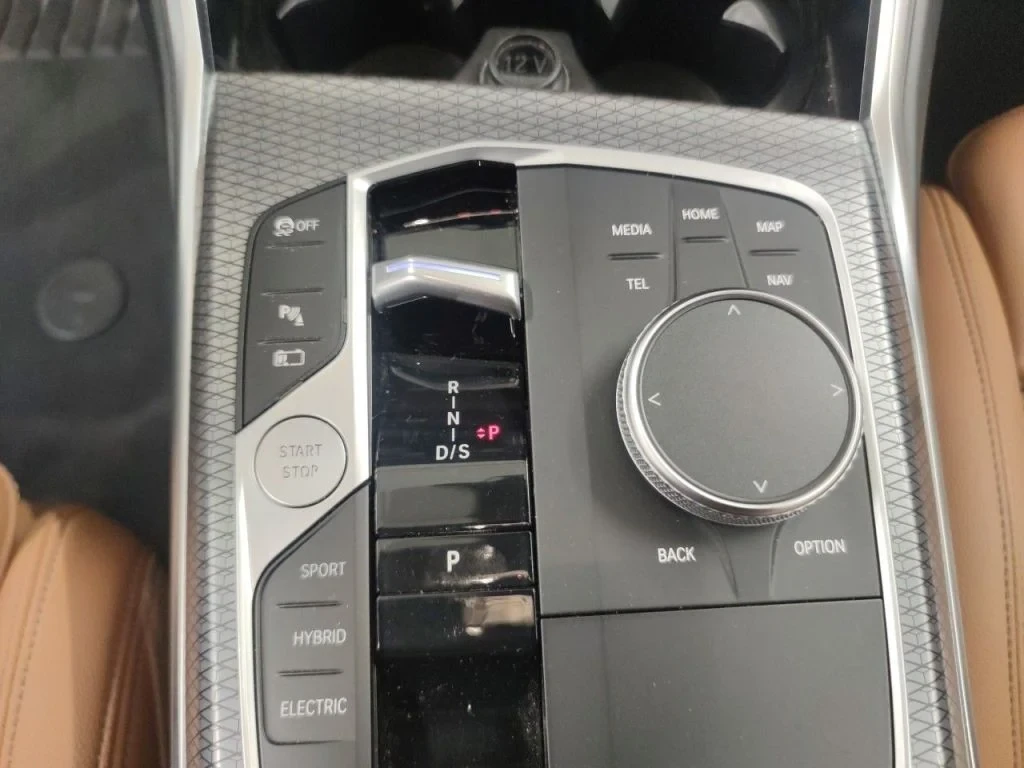 BMW 320 Reeks Touring Leather Navi LED, снимка 15 - Автомобили и джипове - 56288098
