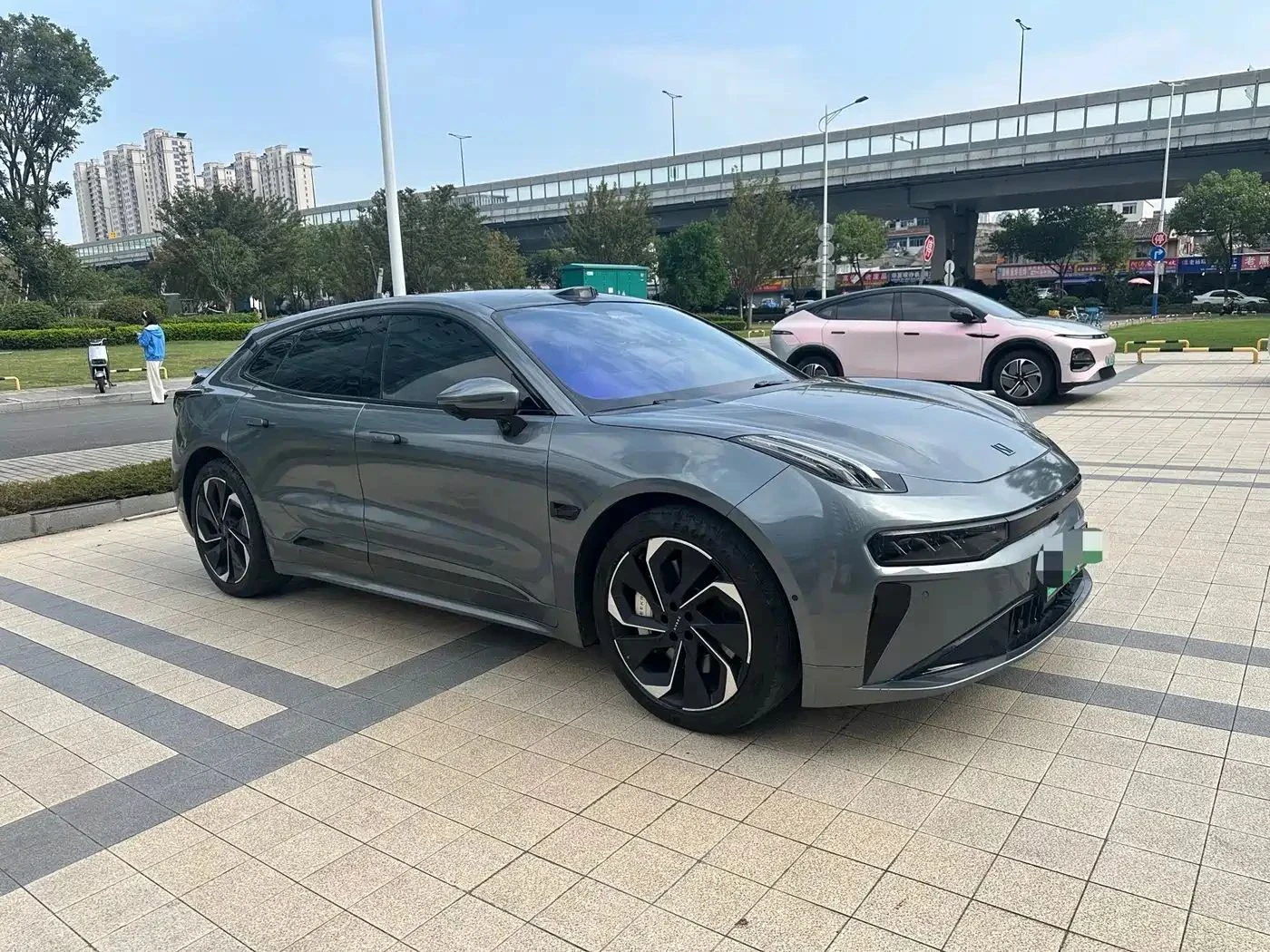 Zeekr 001