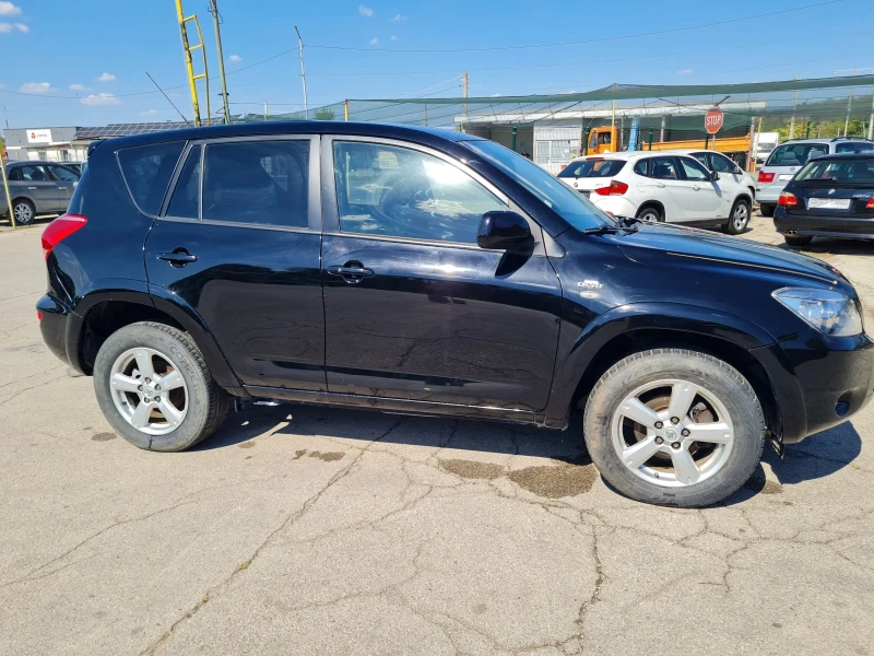 Toyota Rav4 2.2d4d, снимка 4 - Автомобили и джипове - 48555419