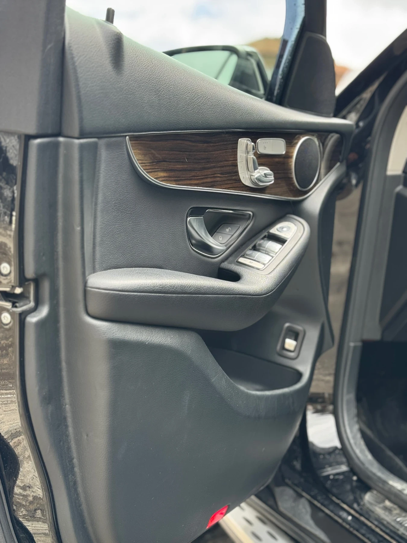 Mercedes-Benz GLC 300 4Matic, снимка 10 - Автомобили и джипове - 53620627