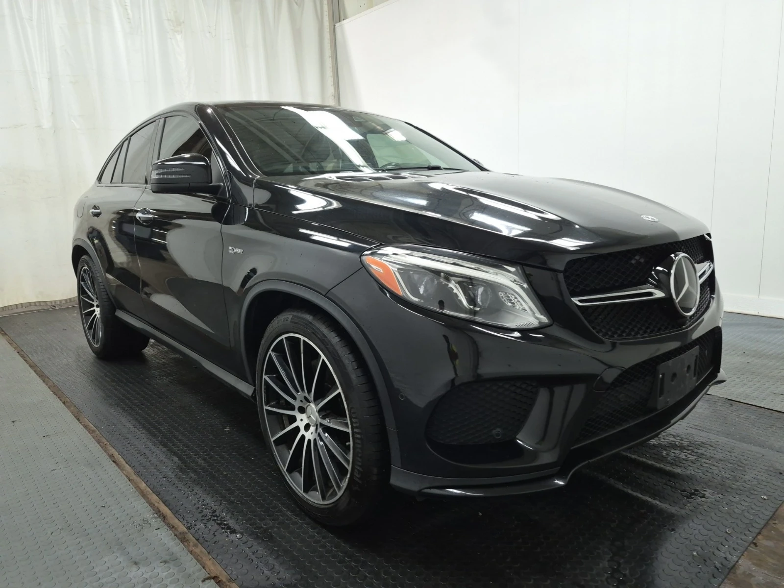 Mercedes-Benz GLC 43 AMG * * CARFAX * * АВТО КРЕДИТ * * БЕЗ ИНЦИДЕНТИ, снимка 2 - Автомобили и джипове - 54902667