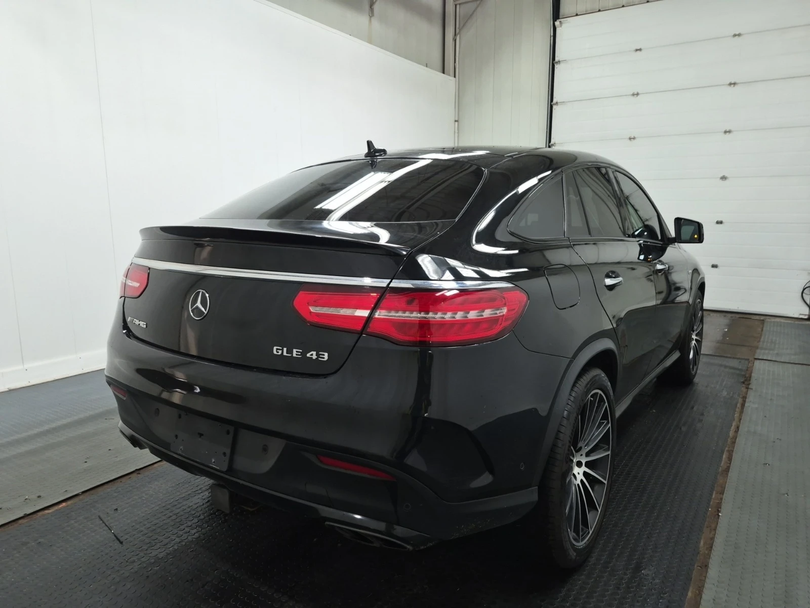 Mercedes-Benz GLC 43 AMG * * CARFAX * * АВТО КРЕДИТ * * БЕЗ ИНЦИДЕНТИ, снимка 3 - Автомобили и джипове - 54902667