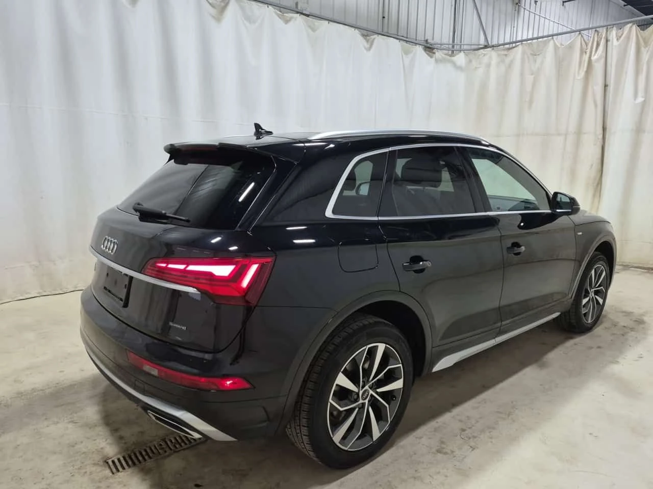 Audi Q5 TECHNIK/ПОДГРЕВ/ДИСТРОНИК/ПАНО/CARFAX/ФИНАНСИРАНЕ, снимка 3 - Автомобили и джипове - 54974792