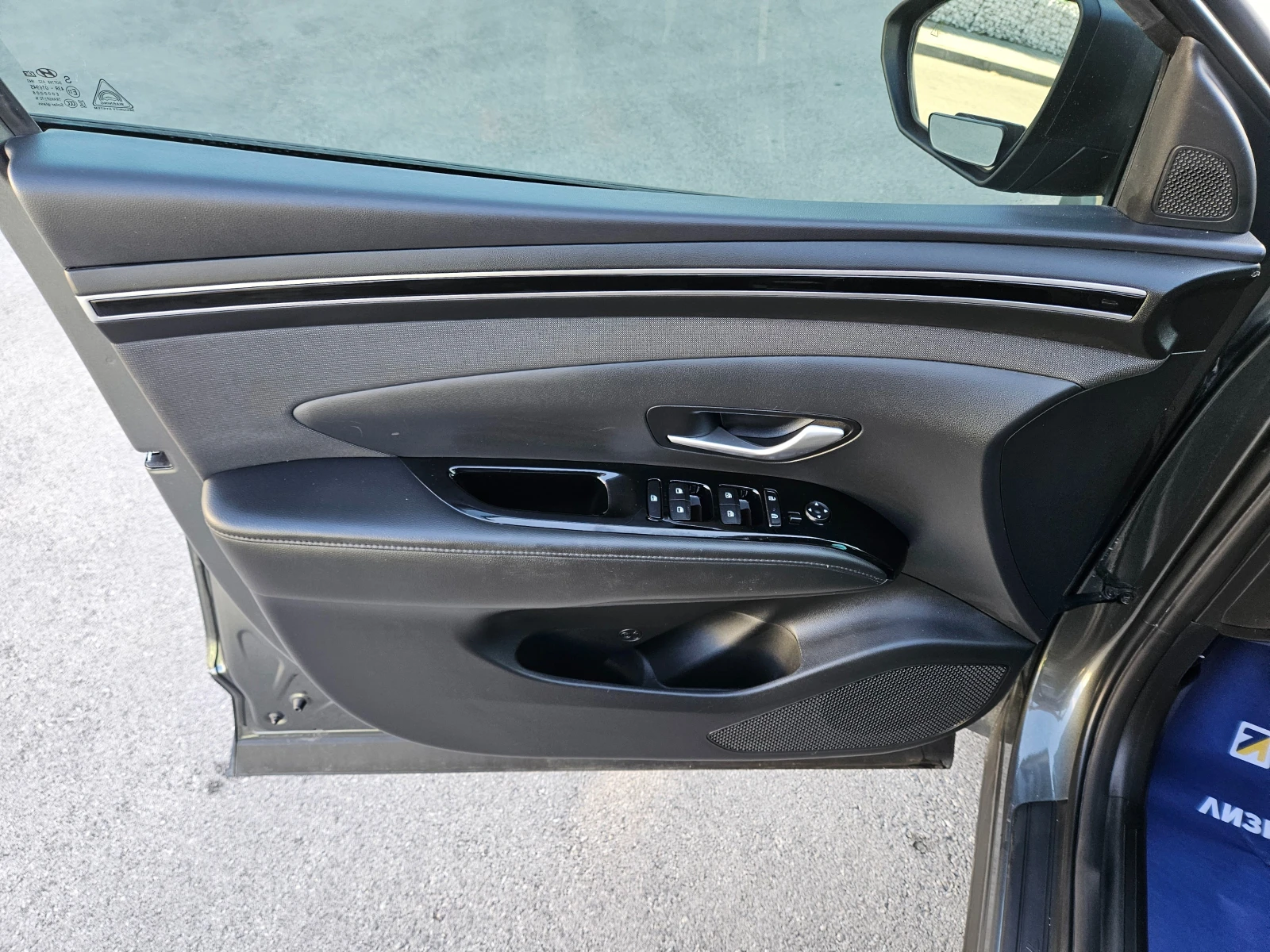 Hyundai Tucson 1.6 ПЕРФЕКТЕН 4x4 хибрид , снимка 9 - Автомобили и джипове - 55289327