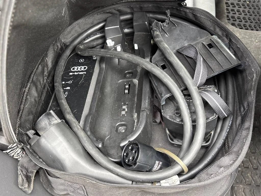 Audi Q5 Technik 55 TFSIe* CARFAX* ОПЦИЯ ЗА ФИНАНСИРАНЕ* , снимка 17 - Автомобили и джипове - 56295103
