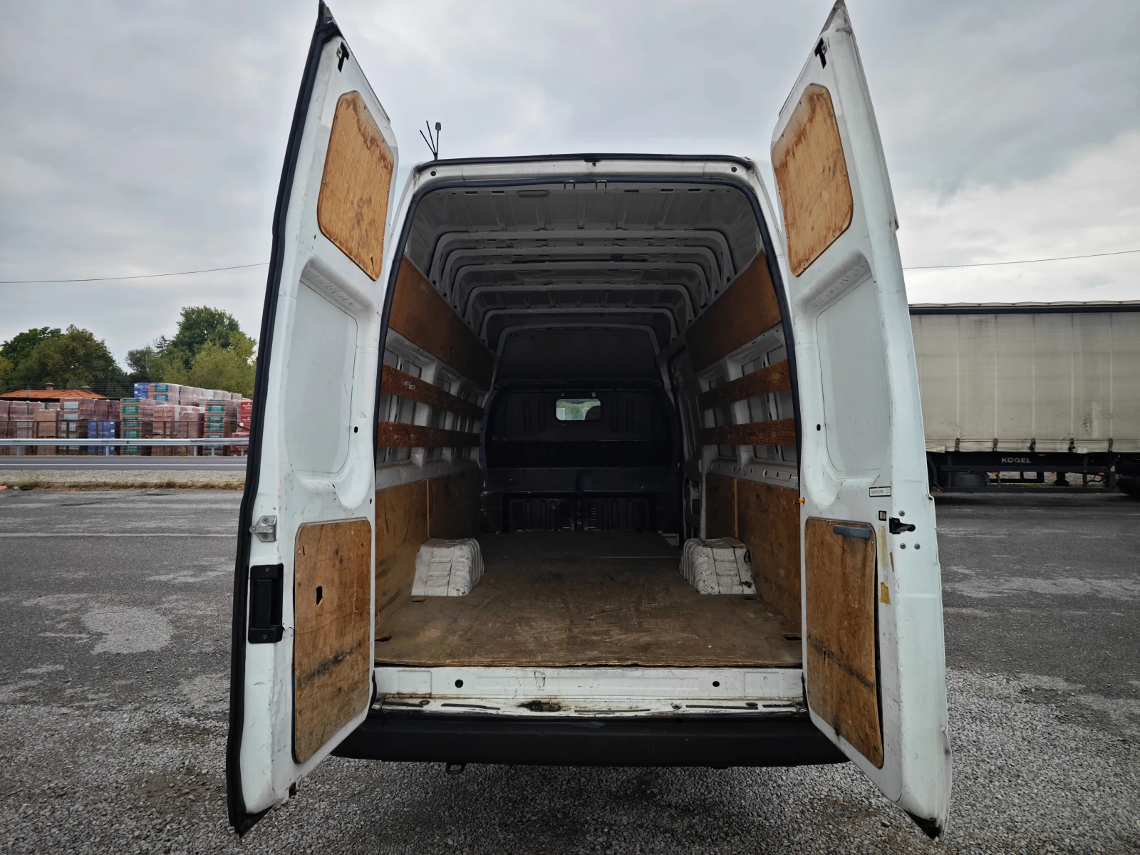 Ford Transit 2, 4 d JAMBO  - изображение 9