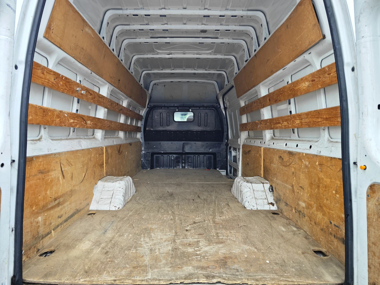 Ford Transit 2, 4 d JAMBO  - изображение 10