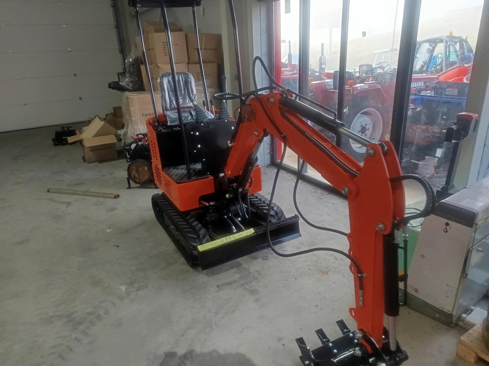 Багер Kobelco 1, 2 тона  13к.с., снимка 4 - Индустриална техника - 56130123