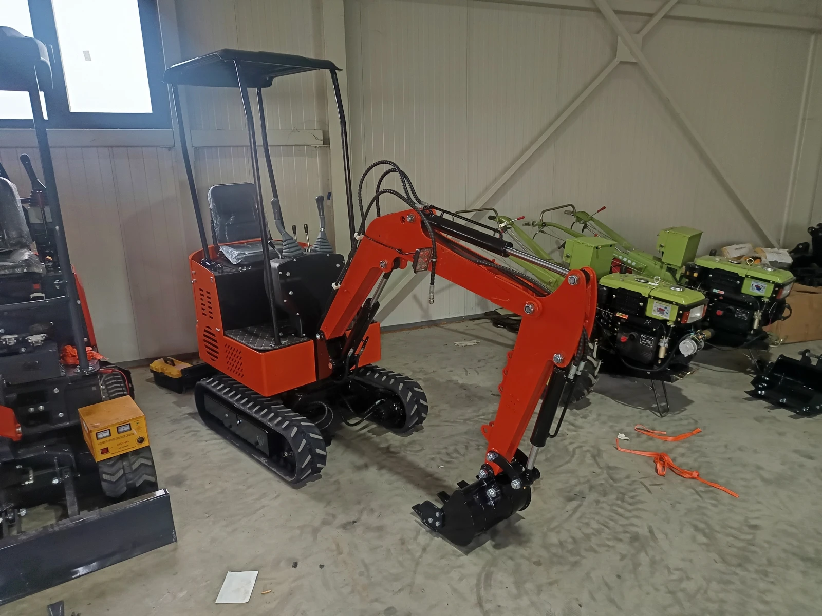 Багер Kobelco 1, 2 тона  13к.с., снимка 7 - Индустриална техника - 56130123