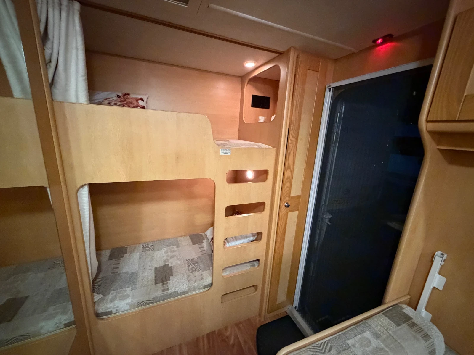 Каравана Tabbert ELDDIS AVANTE-6местна/ФОРСЕЛТ/СОЛАР/КАТО НОВА/, снимка 7 - Каравани и кемпери - 56228191