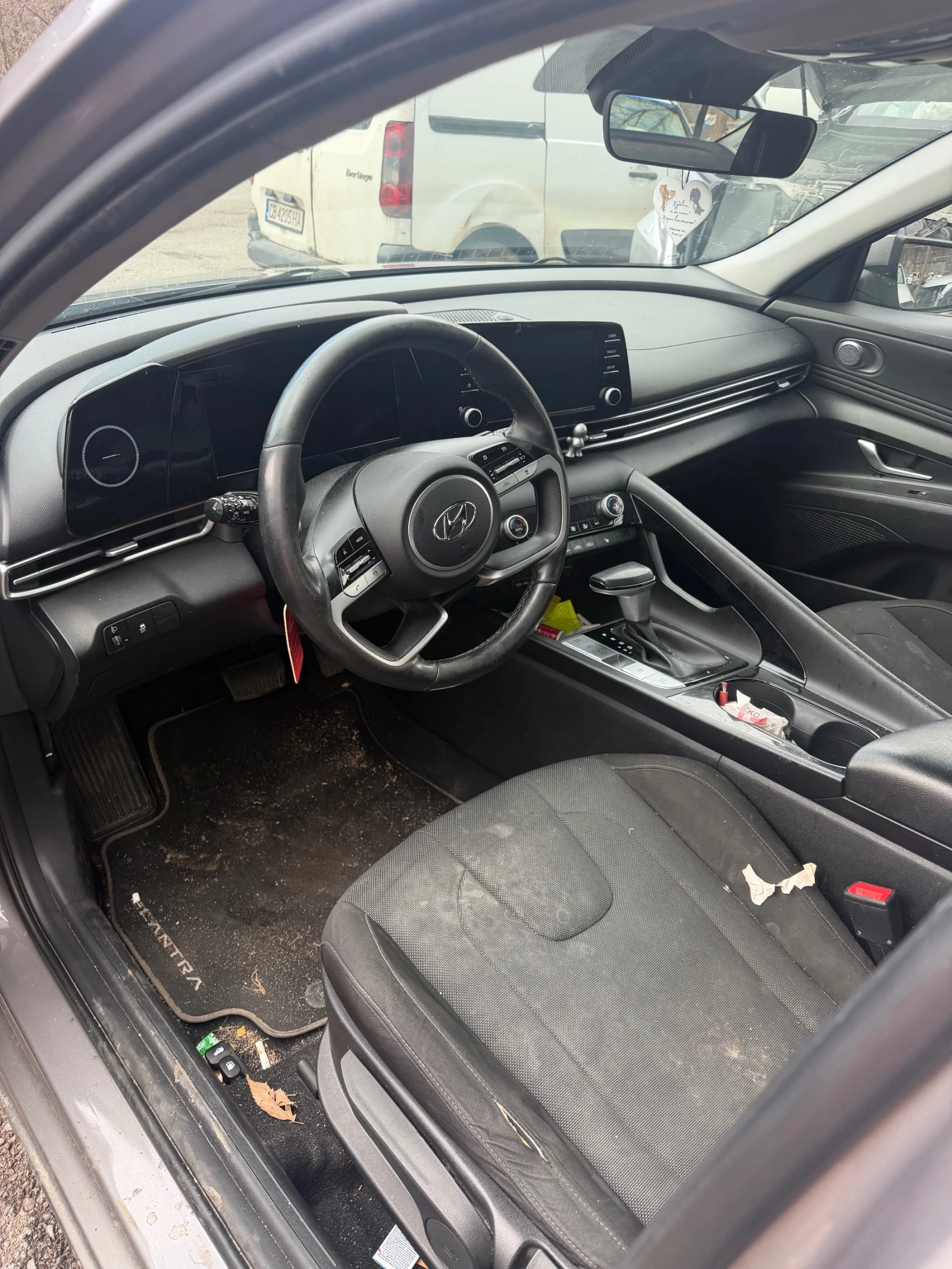 Hyundai Elantra 2022г табло комплект с air bag волан и колани