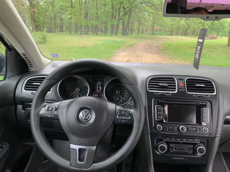 VW Golf 1.6 TDI, снимка 7 - Автомобили и джипове - 47088325