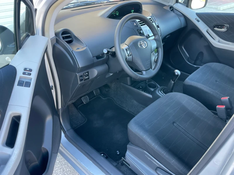 Toyota Yaris 1.3VVTi 87к.с. KEYLESS-GO ГЕРМАНИЯ , снимка 11 - Автомобили и джипове - 47639151