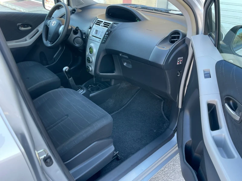 Toyota Yaris 1.3VVTi 87к.с. KEYLESS-GO ГЕРМАНИЯ , снимка 15 - Автомобили и джипове - 47639151