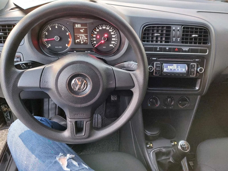 VW Polo 1.4i, снимка 7 - Автомобили и джипове - 47987909