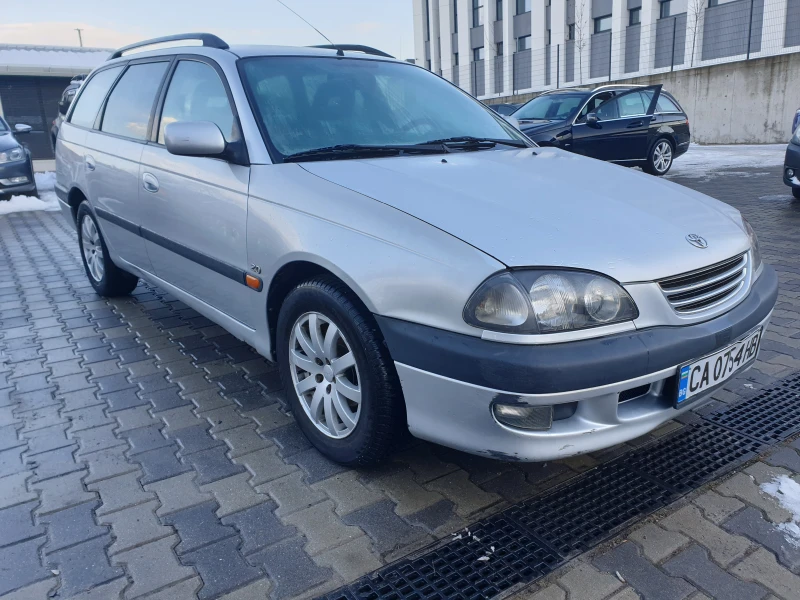 Toyota Avensis 2.0i, снимка 4 - Автомобили и джипове - 48574791