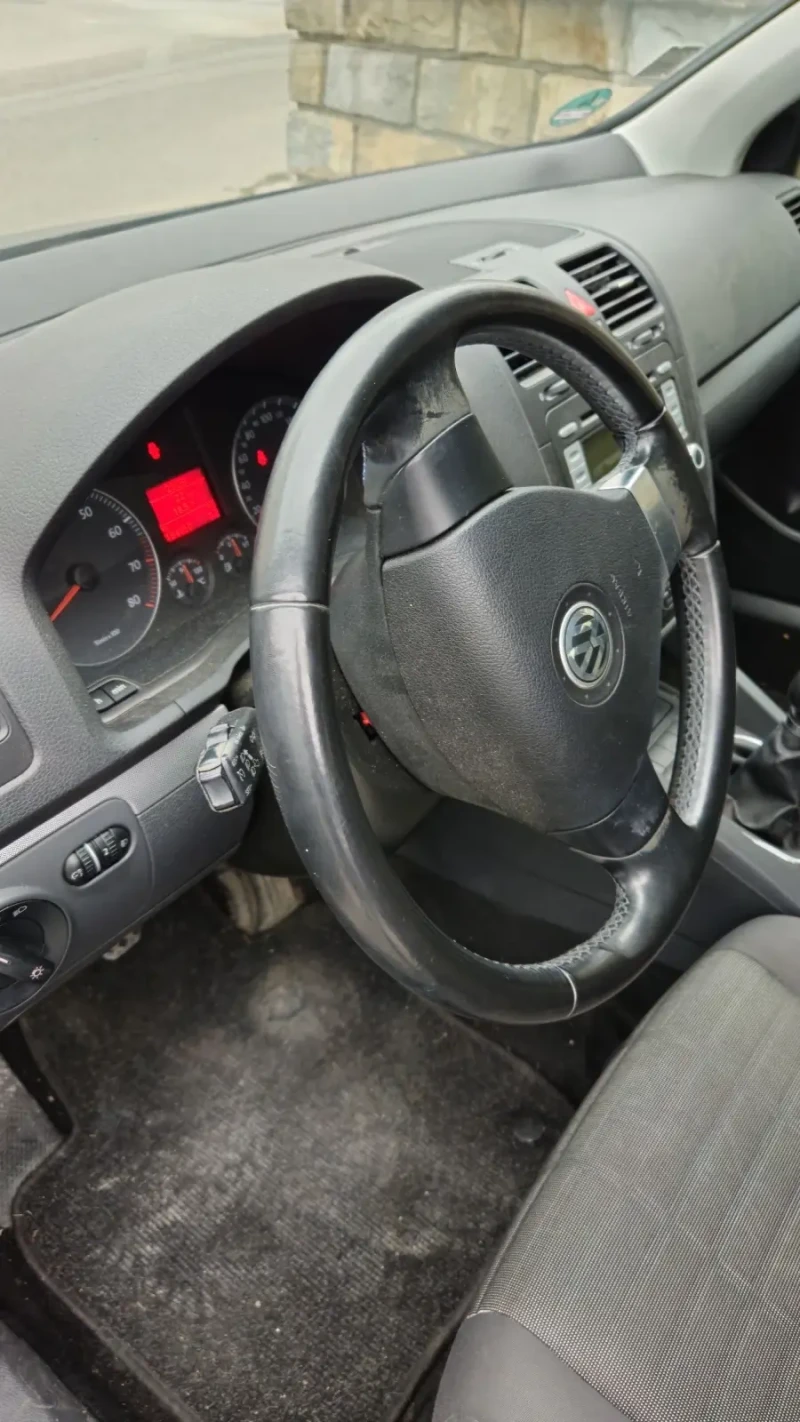VW Golf 1.6, снимка 6 - Автомобили и джипове - 52371812