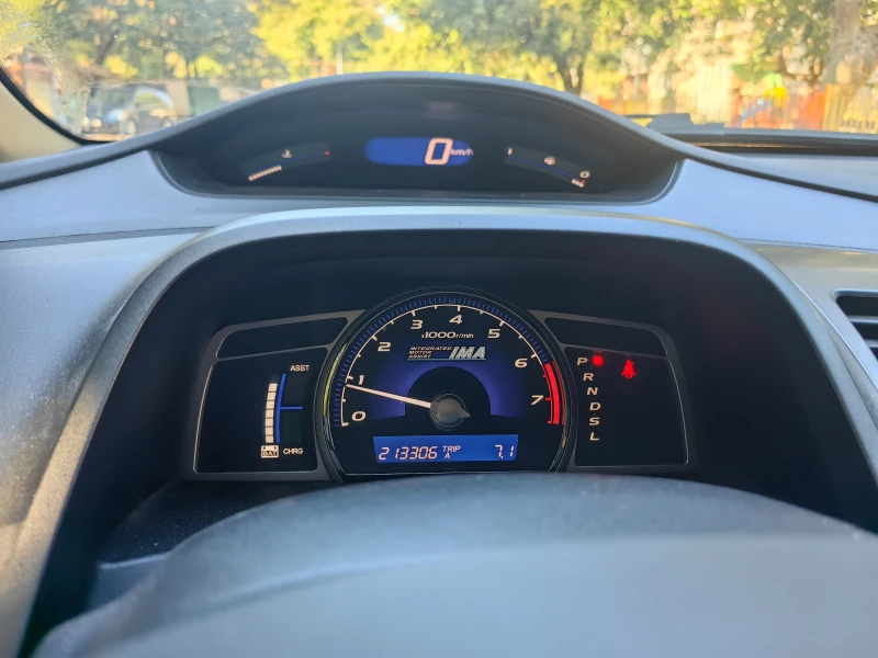 Honda Civic 1.3 Хибрид + Газ, снимка 12 - Автомобили и джипове - 51816485