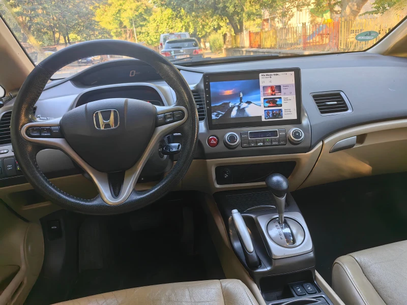 Honda Civic 1.3 Хибрид + Газ, снимка 9 - Автомобили и джипове - 51816485
