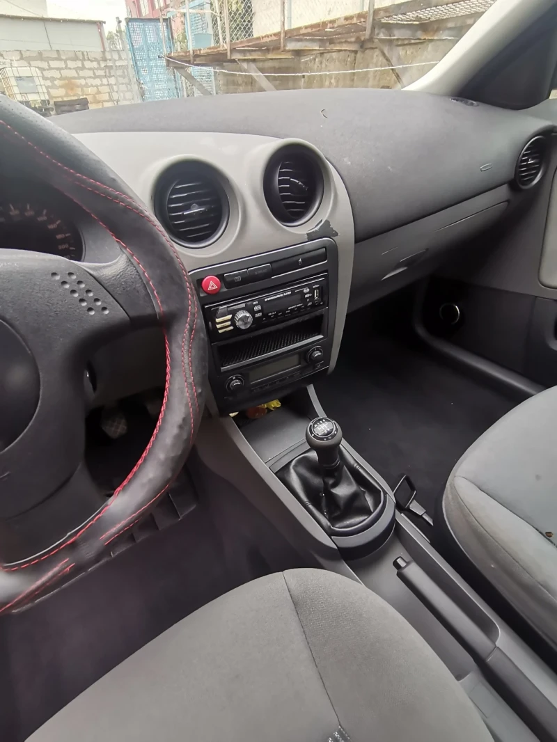 Seat Ibiza, снимка 10 - Автомобили и джипове - 52427126
