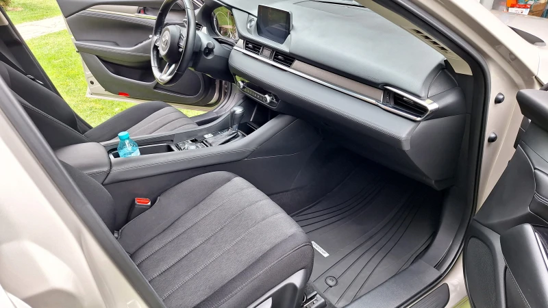 Mazda 6 2.0, снимка 4 - Автомобили и джипове - 52120076