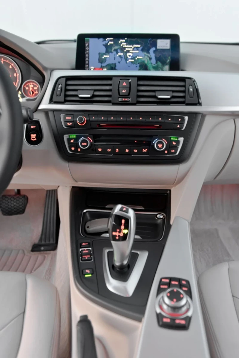 BMW 330 M-performance , снимка 14 - Автомобили и джипове - 52529135