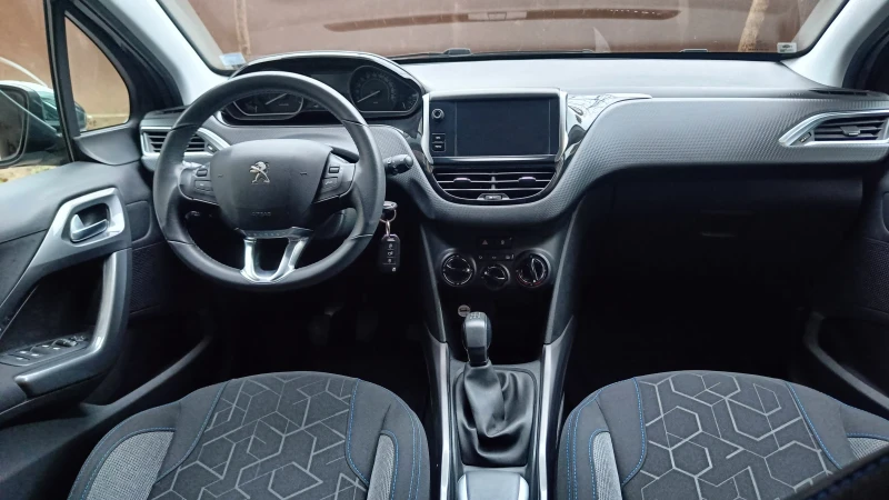 Peugeot 2008 1.2 бензин, снимка 9 - Автомобили и джипове - 52697222