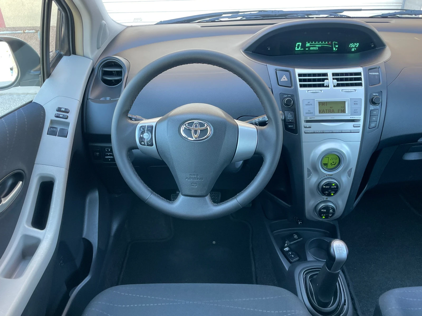 Toyota Yaris 1.3VVTi 87к.с. KEYLESS-GO ГЕРМАНИЯ  - изображение 10