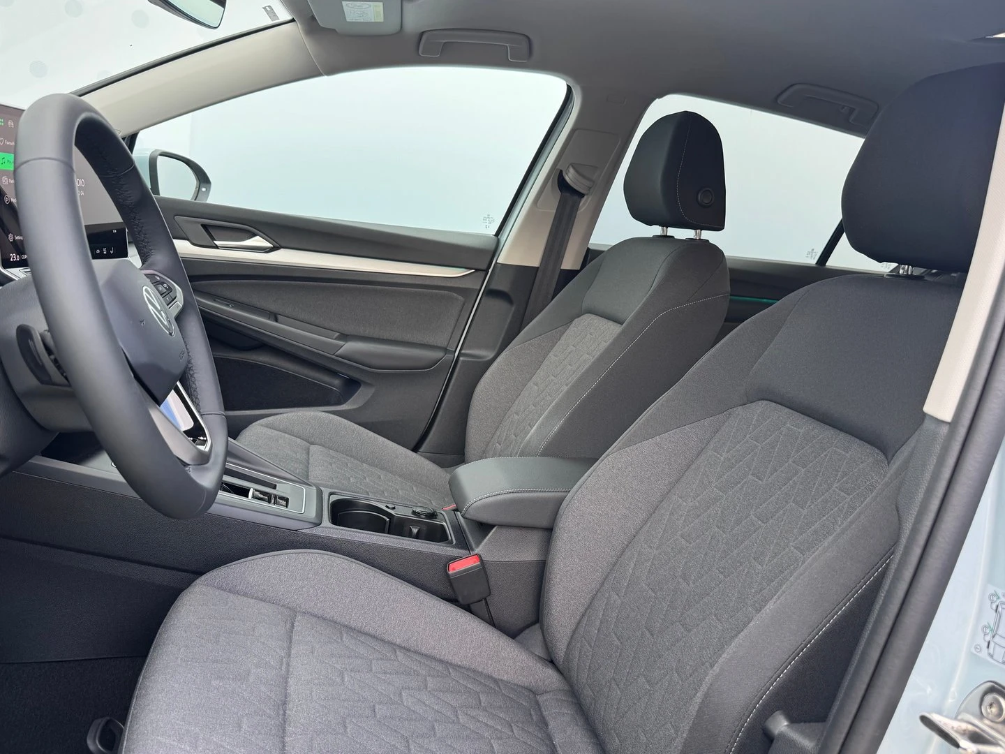 VW Golf 8 Life Plus 2.0 TDI SCR DSG - изображение 6