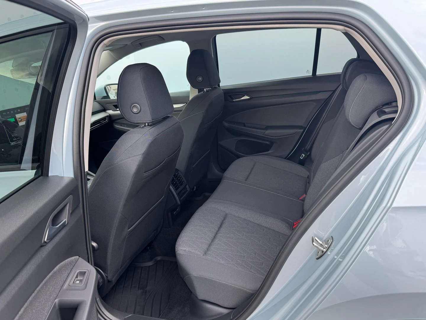 VW Golf 8 Life Plus 2.0 TDI SCR DSG - изображение 7