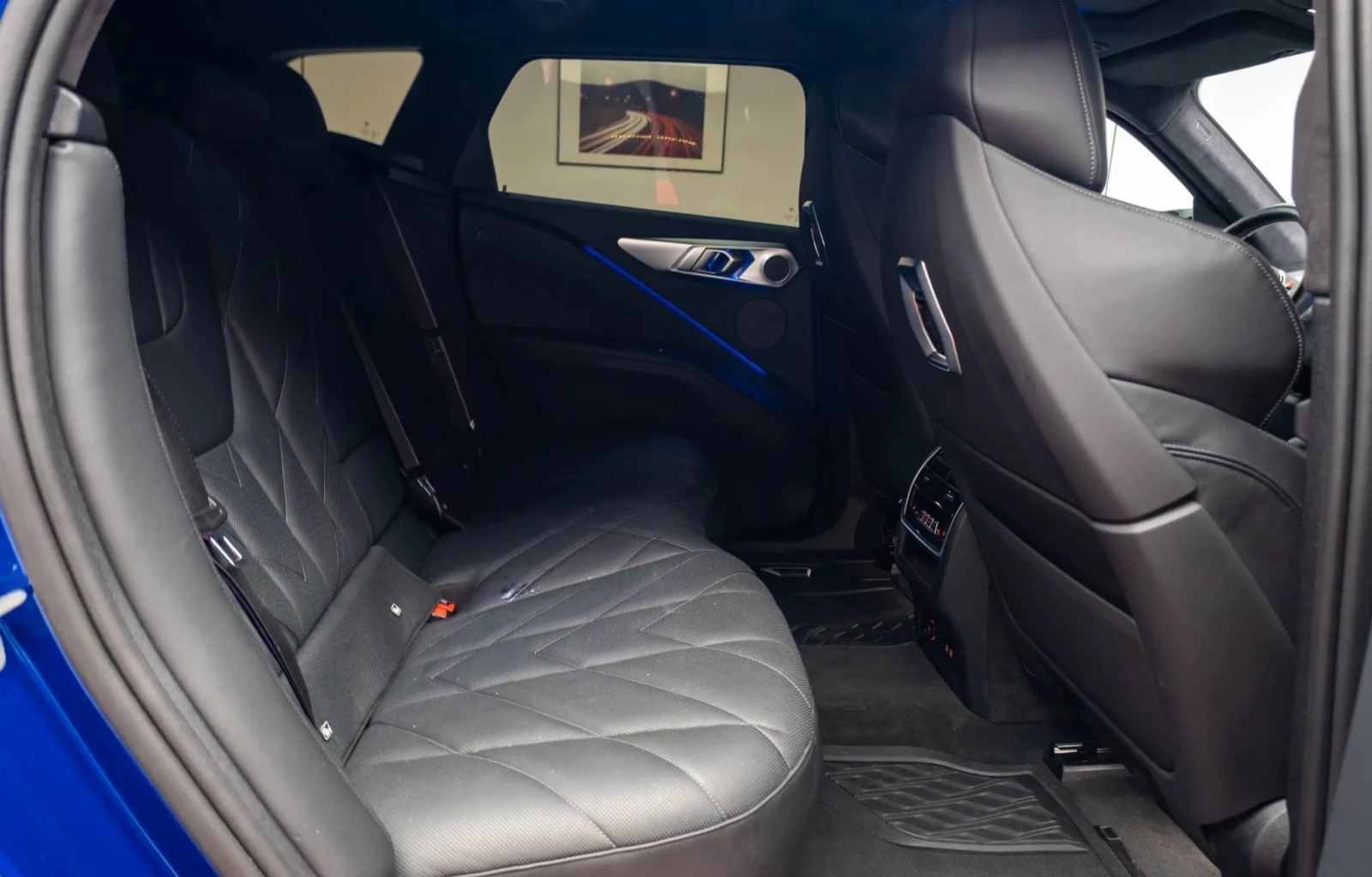 BMW XM 3.0 Hybrid xDrive - изображение 9