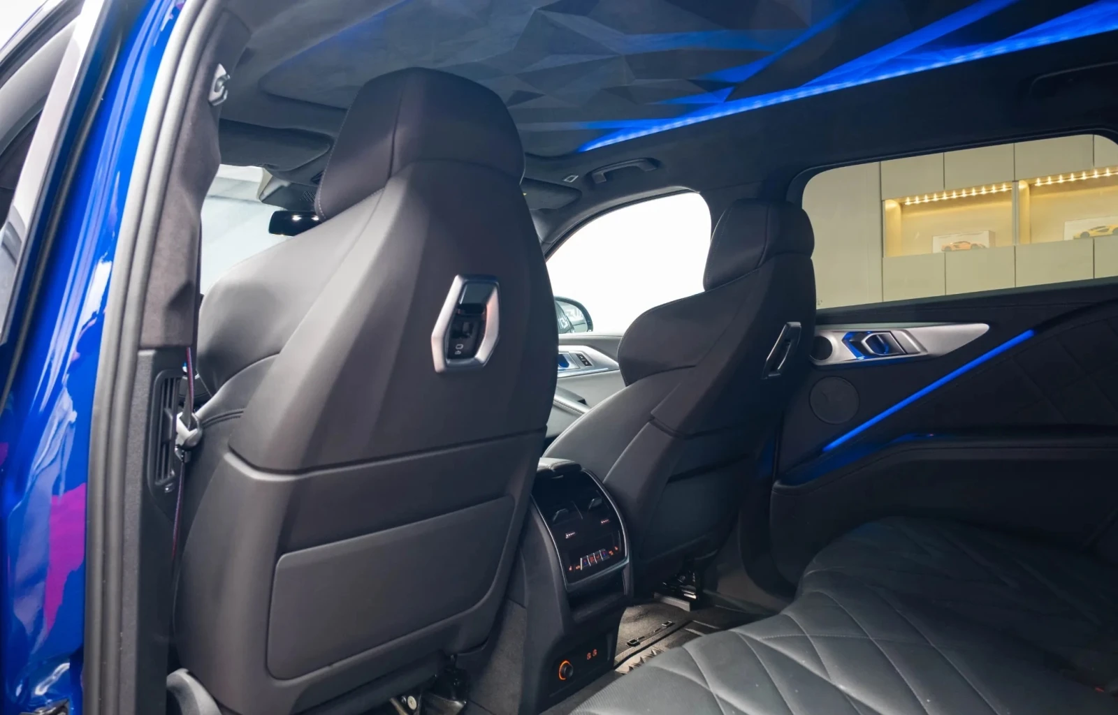 BMW XM 3.0 Hybrid xDrive - изображение 10