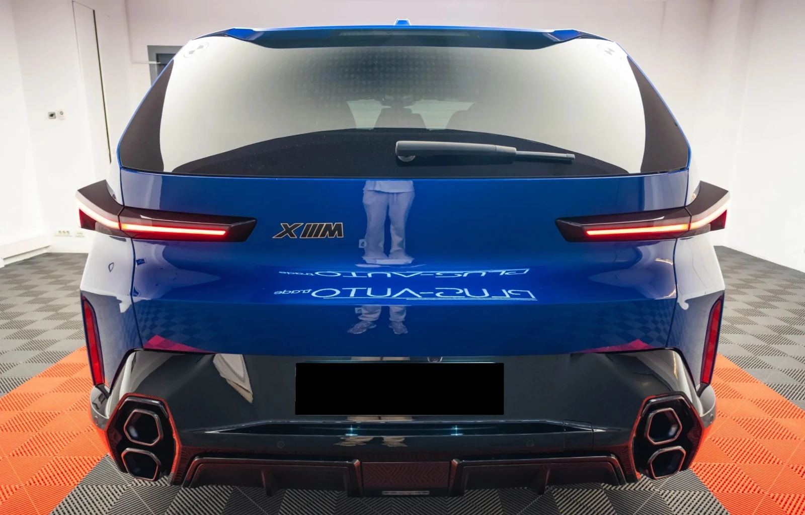 BMW XM 3.0 Hybrid xDrive - изображение 4