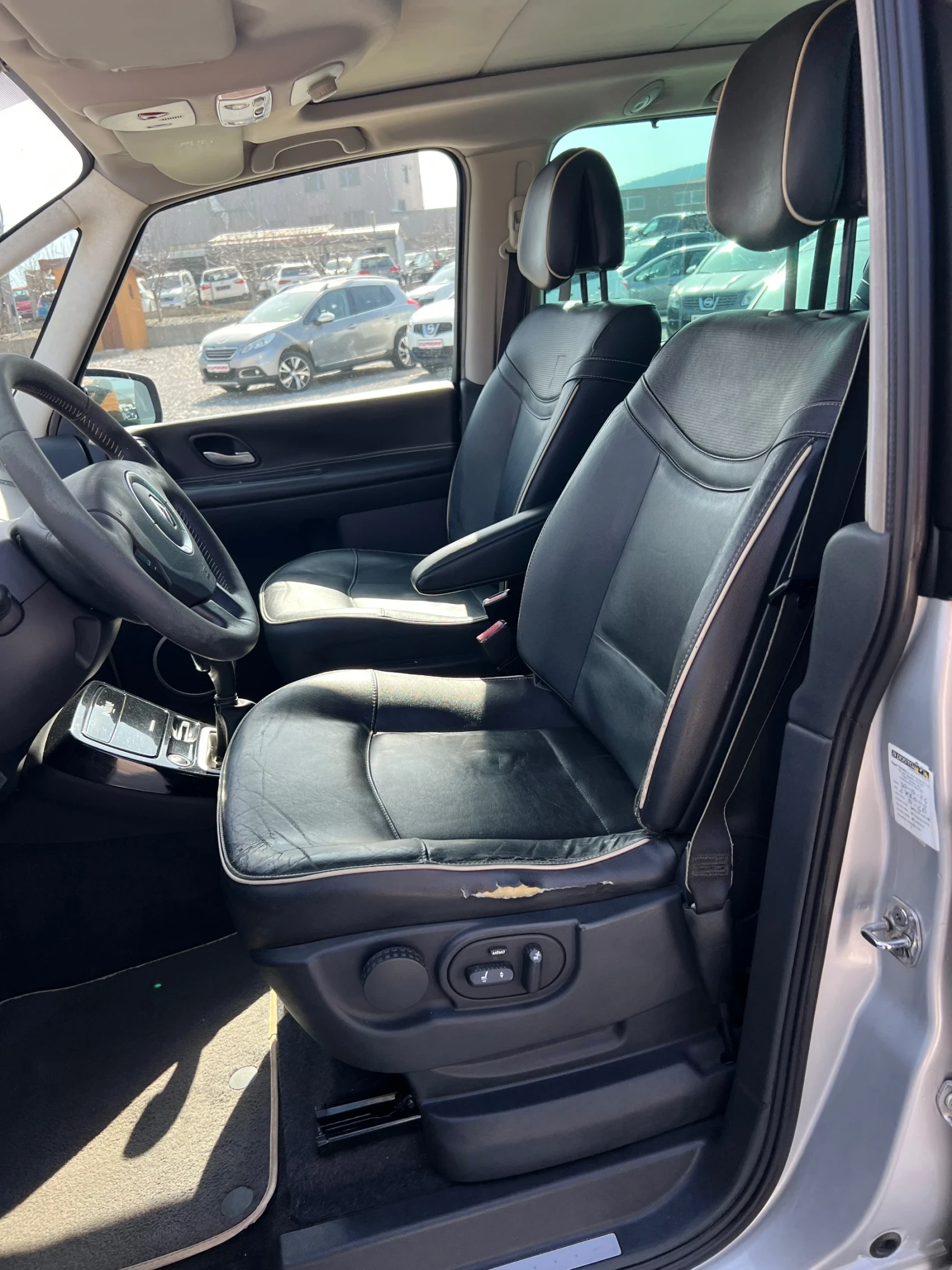 Renault Espace 2.0dci INITIALE 6+ 1, снимка 10 - Автомобили и джипове - 53824393