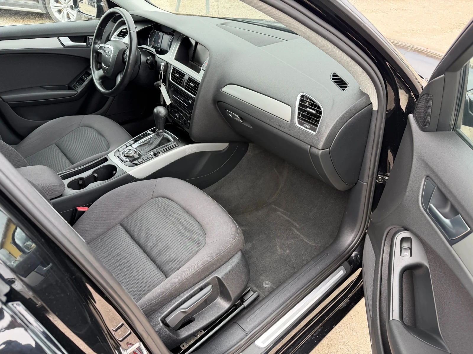 Audi A4 2.0/143кс EVRO5 Нави Ксенон, снимка 14 - Автомобили и джипове - 54080413