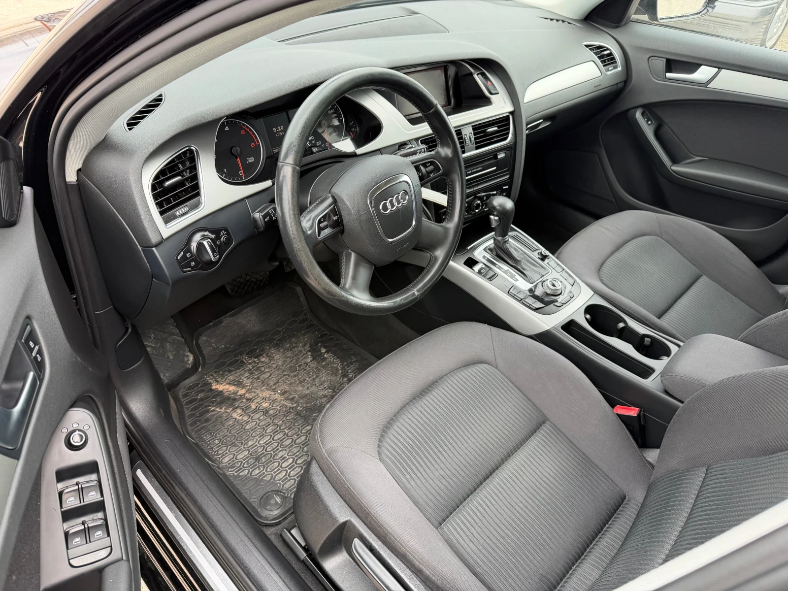 Audi A4 2.0/143кс EVRO5 Нави Ксенон, снимка 9 - Автомобили и джипове - 54080413