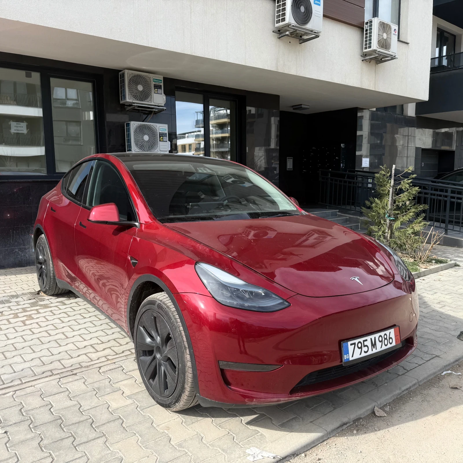 Tesla Model Y 2025 Long Range 12500 km Гаранция | Auto.bg — изображение 1