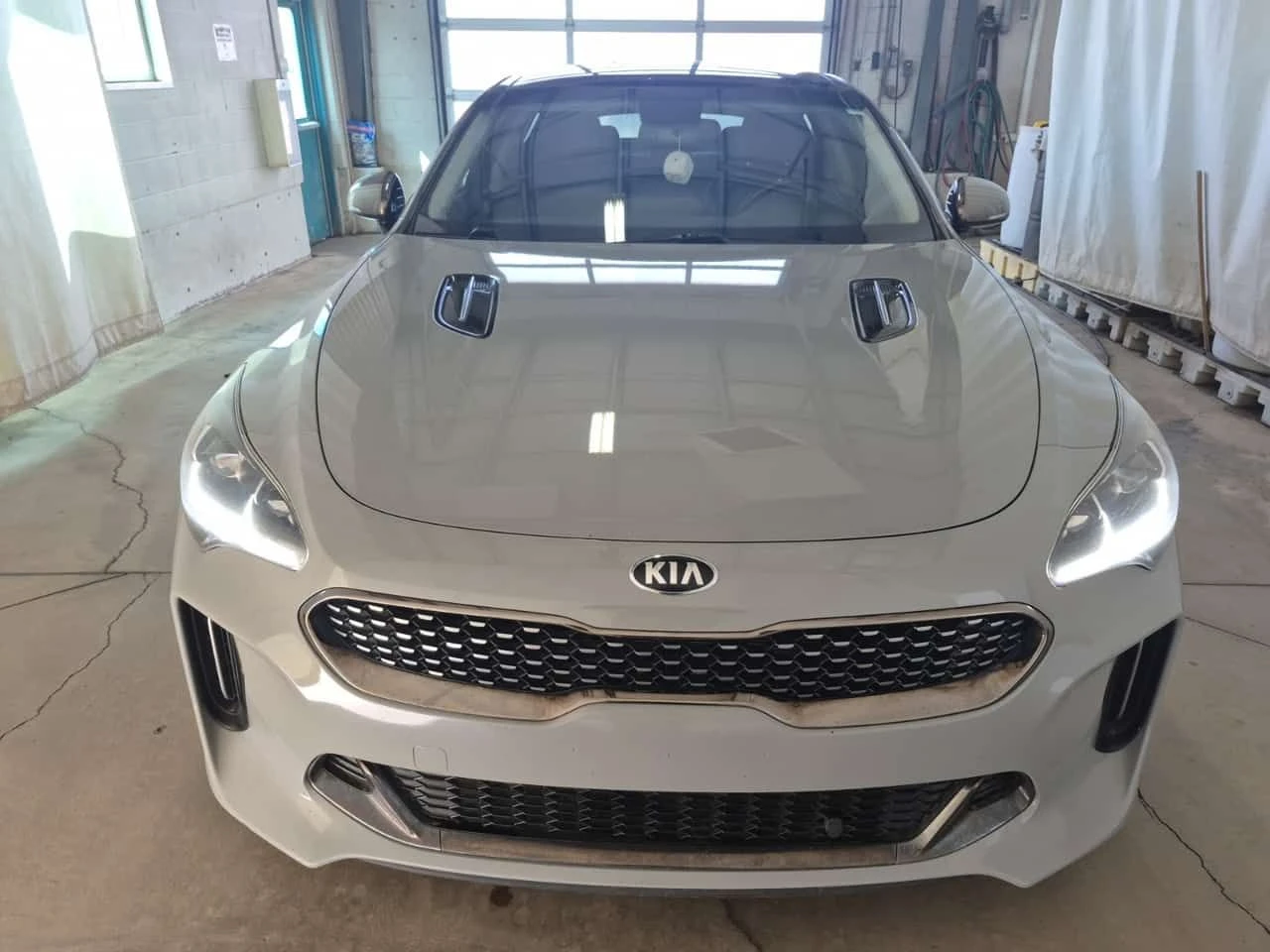Kia Stinger GT/CARFAX/Кожа/Подгрев/Пано/ФИНАНСИРАНЕ, снимка 2 - Автомобили и джипове - 54590350