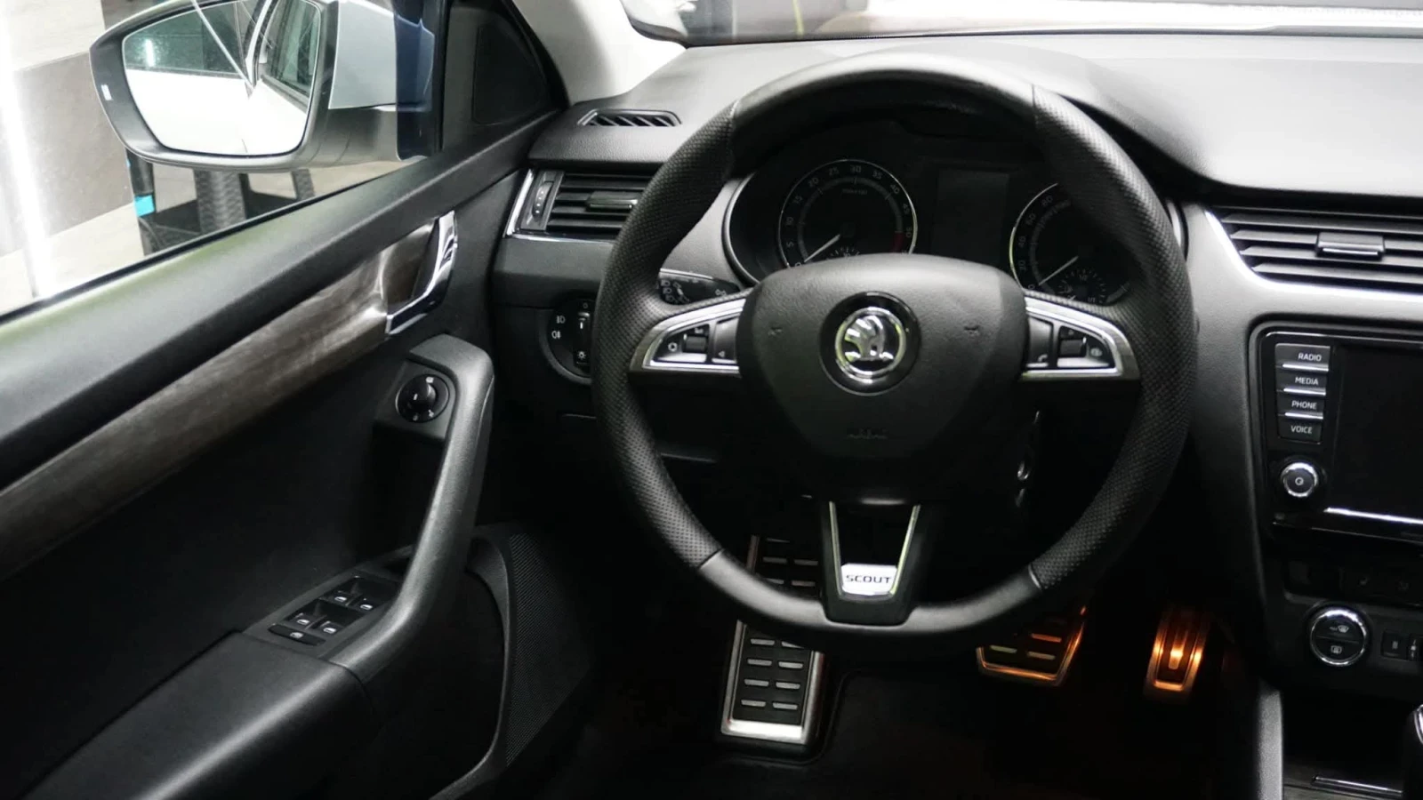 Skoda Octavia Scout , снимка 8 - Автомобили и джипове - 54746955